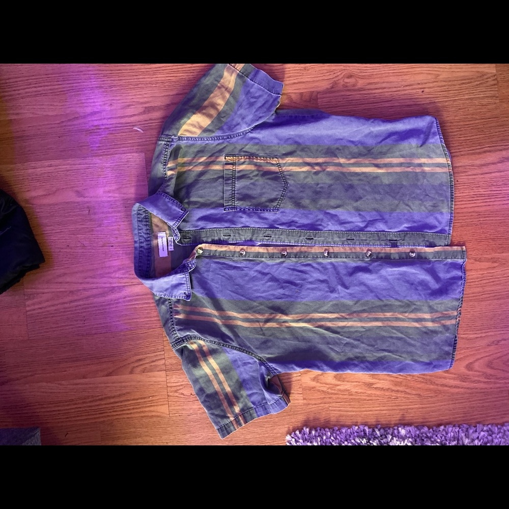 Cool looking button down bowling shirt